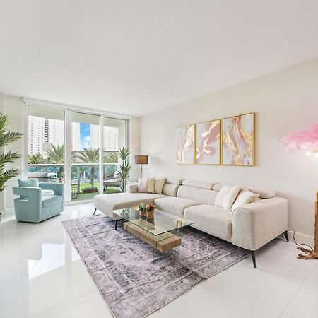 Sunny Isles Beachfront Oasis, Modern & Spacious Apartamento Exterior foto