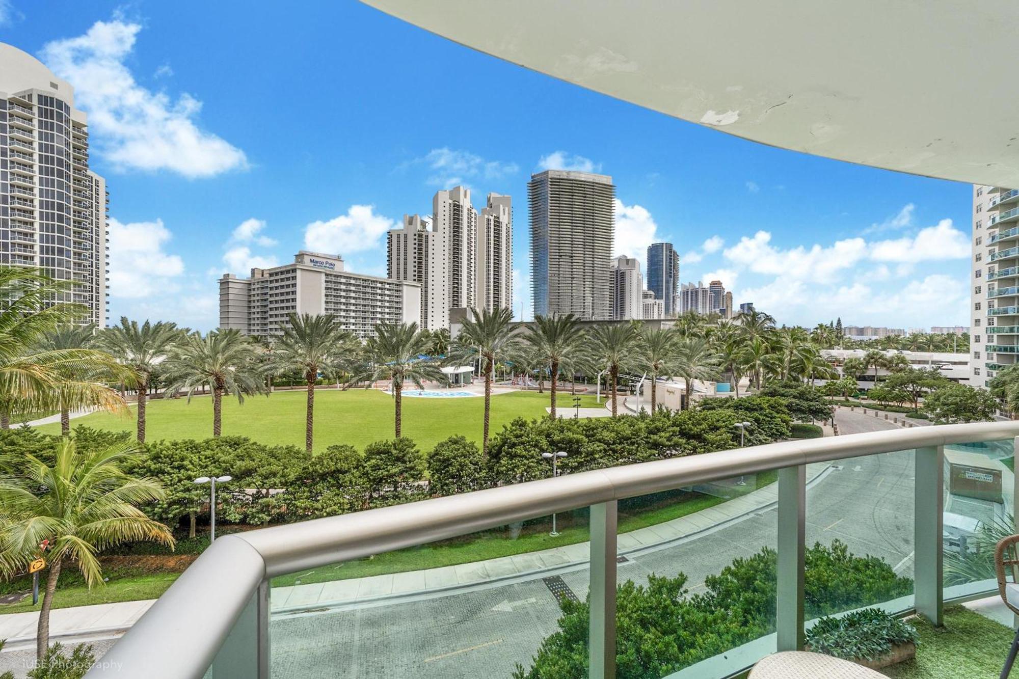 Sunny Isles Beachfront Oasis, Modern & Spacious Apartamento Exterior foto