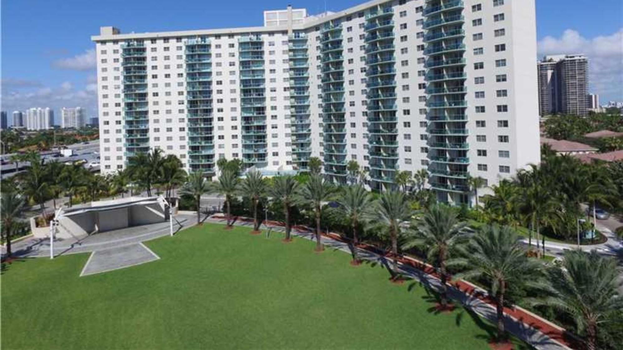 Sunny Isles Beachfront Oasis, Modern & Spacious Apartamento Exterior foto