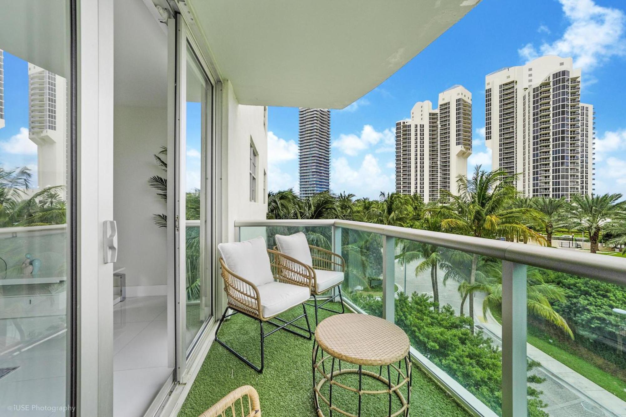 Sunny Isles Beachfront Oasis, Modern & Spacious Apartamento Exterior foto