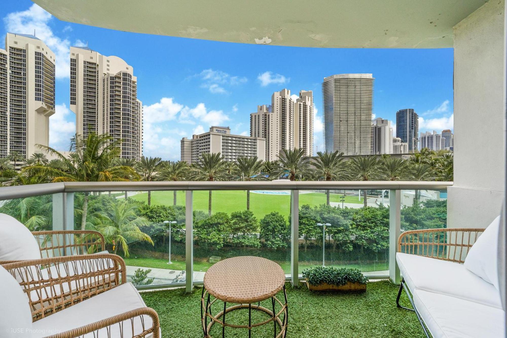 Sunny Isles Beachfront Oasis, Modern & Spacious Apartamento Exterior foto